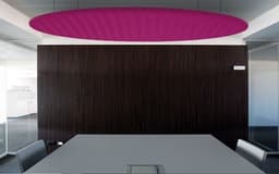 Roze plafondeiland van BuzziSpace