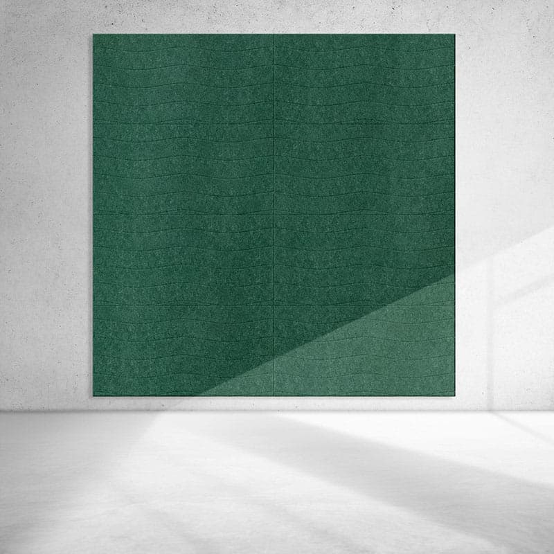 Tile Wavy van EASYfelt is een stijlvol wandpaneel van groen PET-vilt met een subtiele golvende vorm. Het paneel verbetert de akoestiek in je ruimte en voegt tegelijk een zachte, ritmische structuur toe aan de wand. Perfect voor kantoren, hospitality en moderne interieurs waar je rust, kleur en geluidsabsorptie wilt combineren.