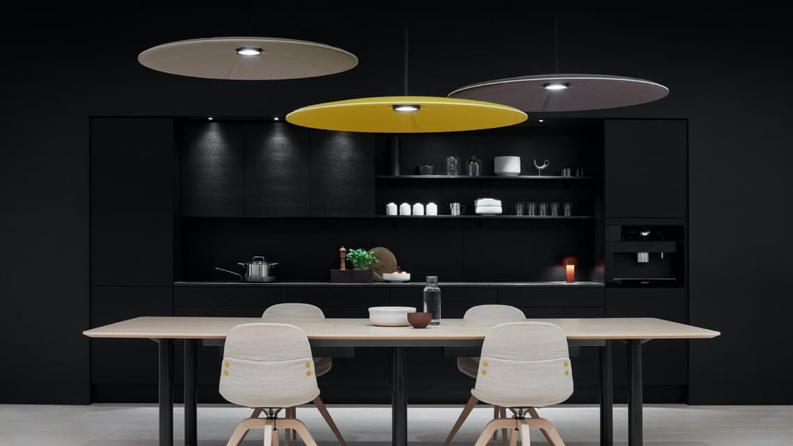 Akoestische lamp in de vorm van een waterlelie