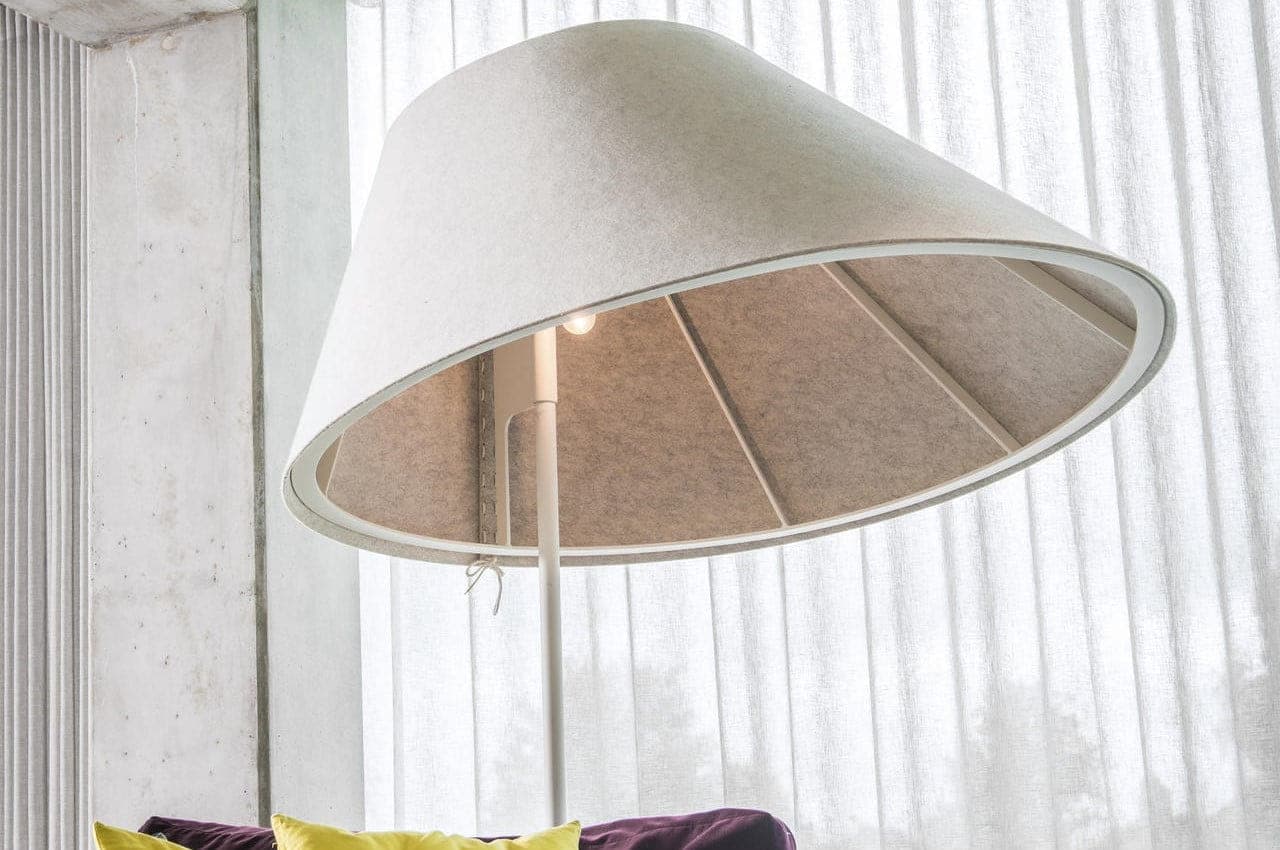 Vrijstaande akoestische lamp