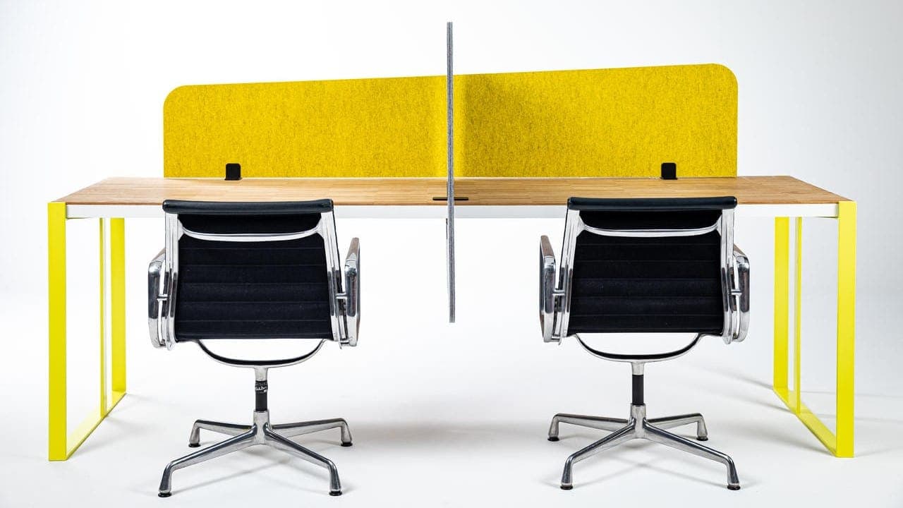 Bureauscherm dat losstaand of gefixeerd op ieder bureau geplaatst kan worden